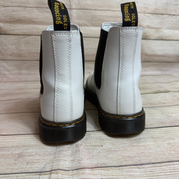 Dr Martens white Leather Platform Chelsea Boots. 41. Size 9 - Picture 4 of 9
